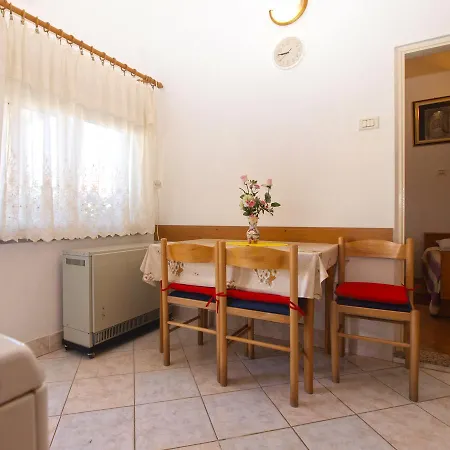 Apartment Mladen 1588 *
