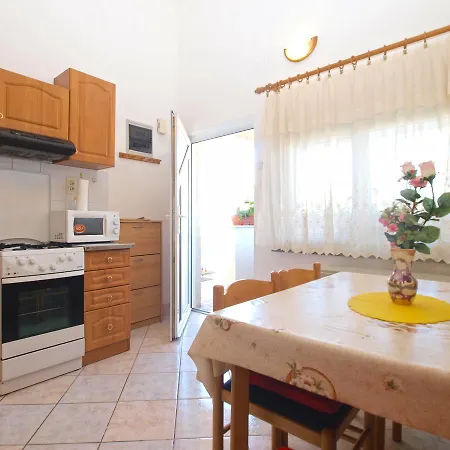 Apartment Mladen 1588