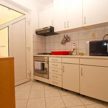 Apartment Mladen 1588 *