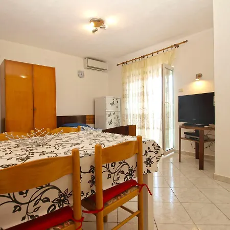 Mladen 1588 Apartment