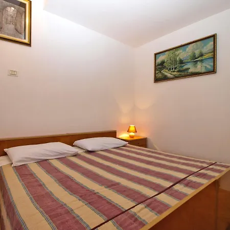 Apartment Mladen 1588 *