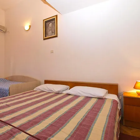 Apartment Mladen 1588 *