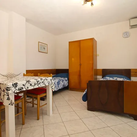 Apartment Mladen 1588 Pula