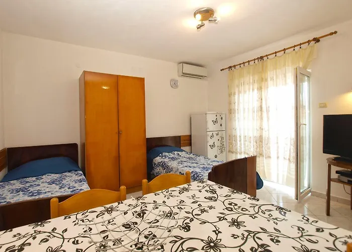 Mladen 1588 아파트 *