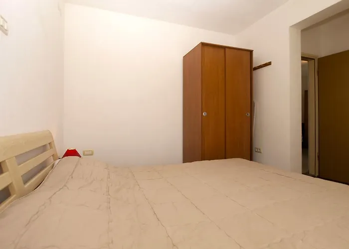 Mladen 1588 아파트 *